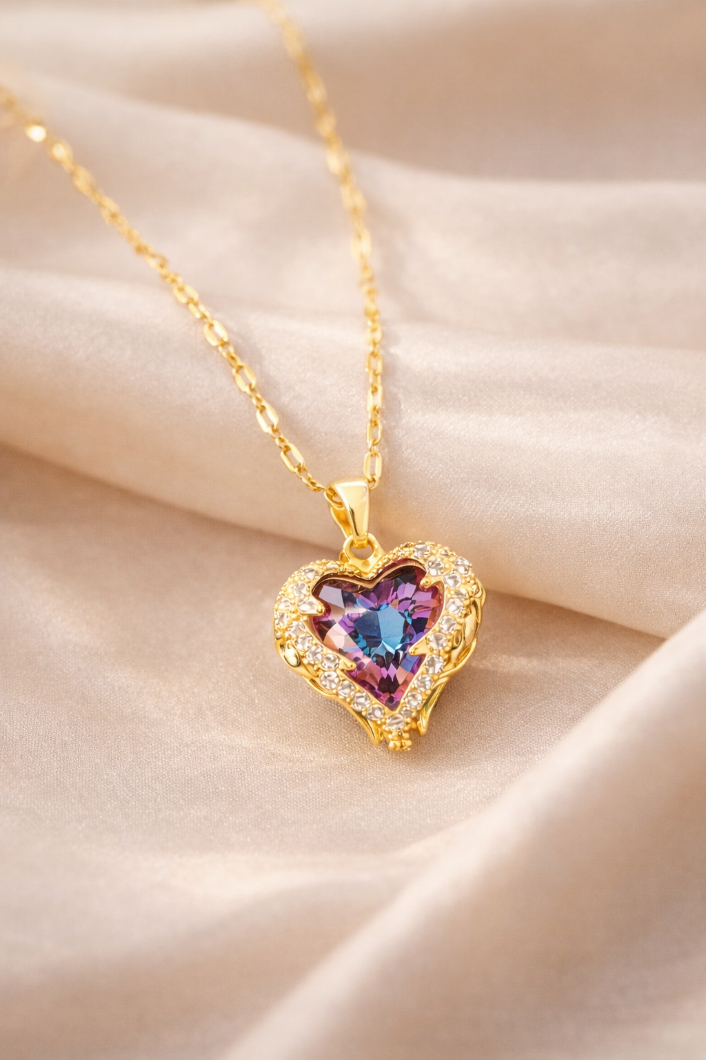 Colar Luxo com Pingente Coração do Oceano