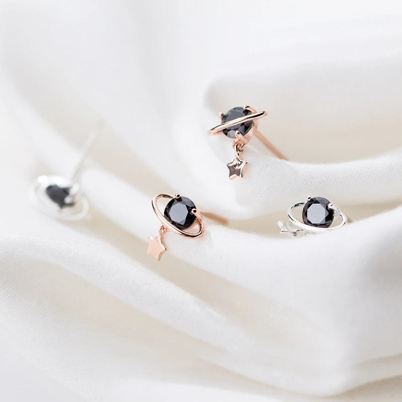 Brinco de Prata Coreano  Cristal Preto Planeta