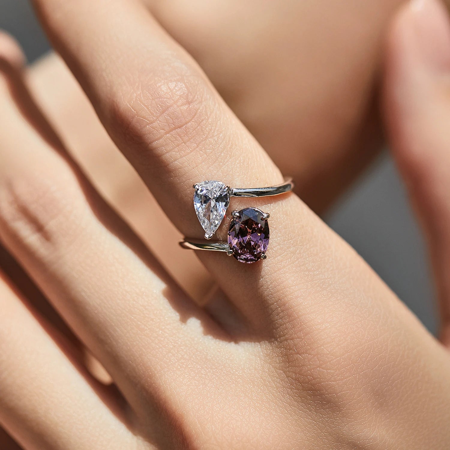 Anel de Prata 925 Esterlina com Zircônia Oval e Gota d’Água Luxuoso - Noivado/Namoro