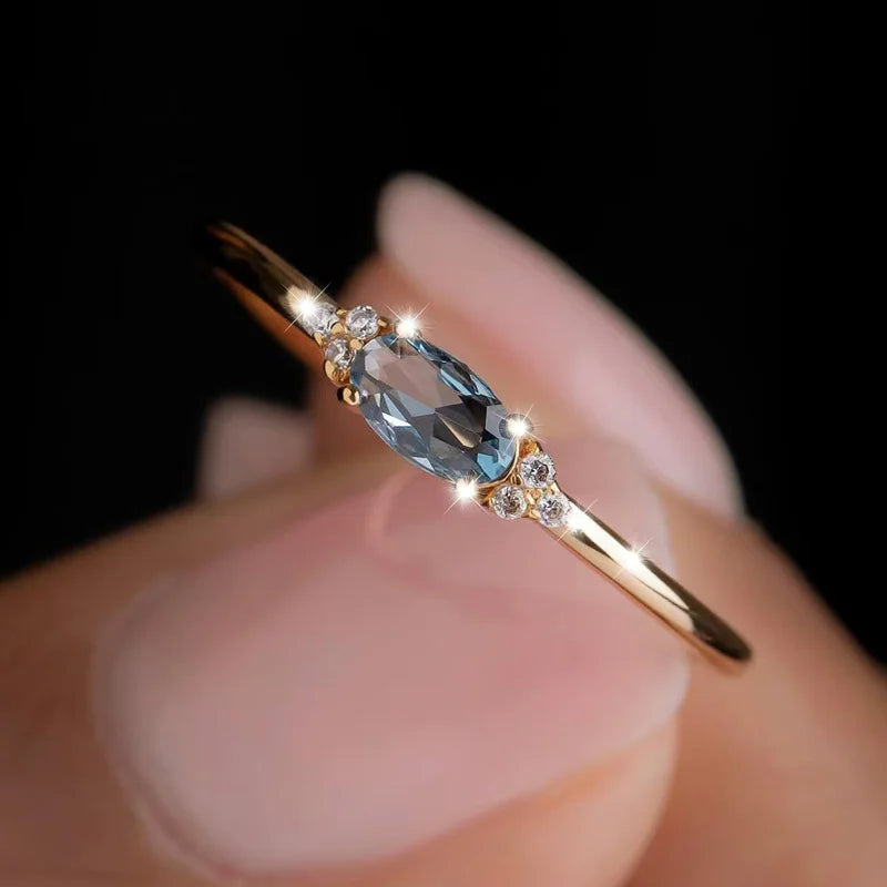 Anel Vintage Oval com Zircônia