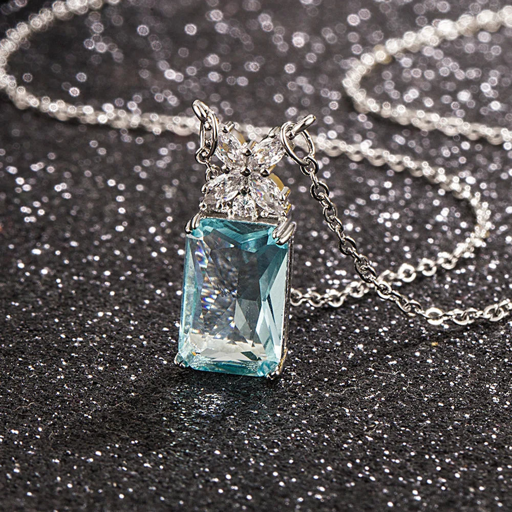 Colar com Pingente Retângulo Geométrico com Zircônia em Prata 925