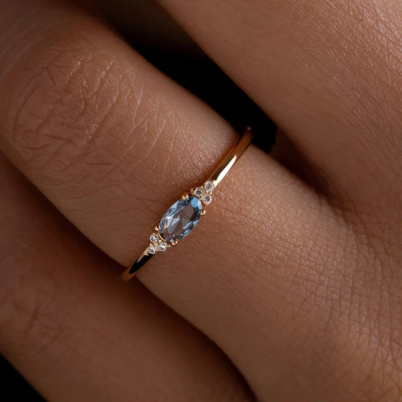 Anel Vintage Oval com Zircônia