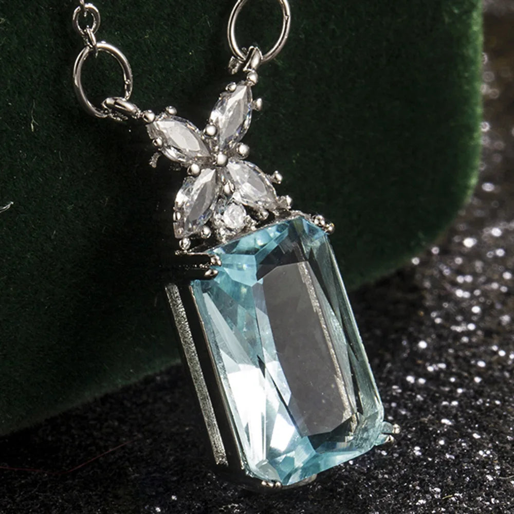 Colar com Pingente Retângulo Geométrico com Zircônia em Prata 925